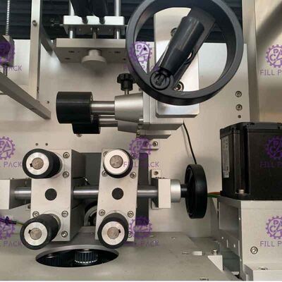 Đôi Driving Bốn Blades Installed Chai Máy ghi nhãn mác Với điều khiển Panasonic