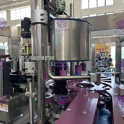 OPP Hot keo nóng chảy chai nước Labeler / dán nhãn ứng dụng với tốc độ cao