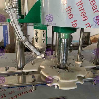 Máy đóng nắp chai nhựa / PET bằng thép không gỉ và tốc độ cao