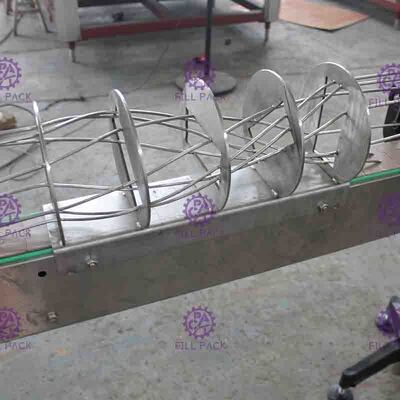 Cân bằng áp giải khát Máy chiết rót 2000BPH Ví Đồ uống có ga