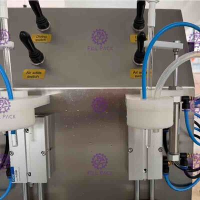 2 đầu có thể làm đầy Thiết bị máy có ga Bán tự động 330ML 90mm